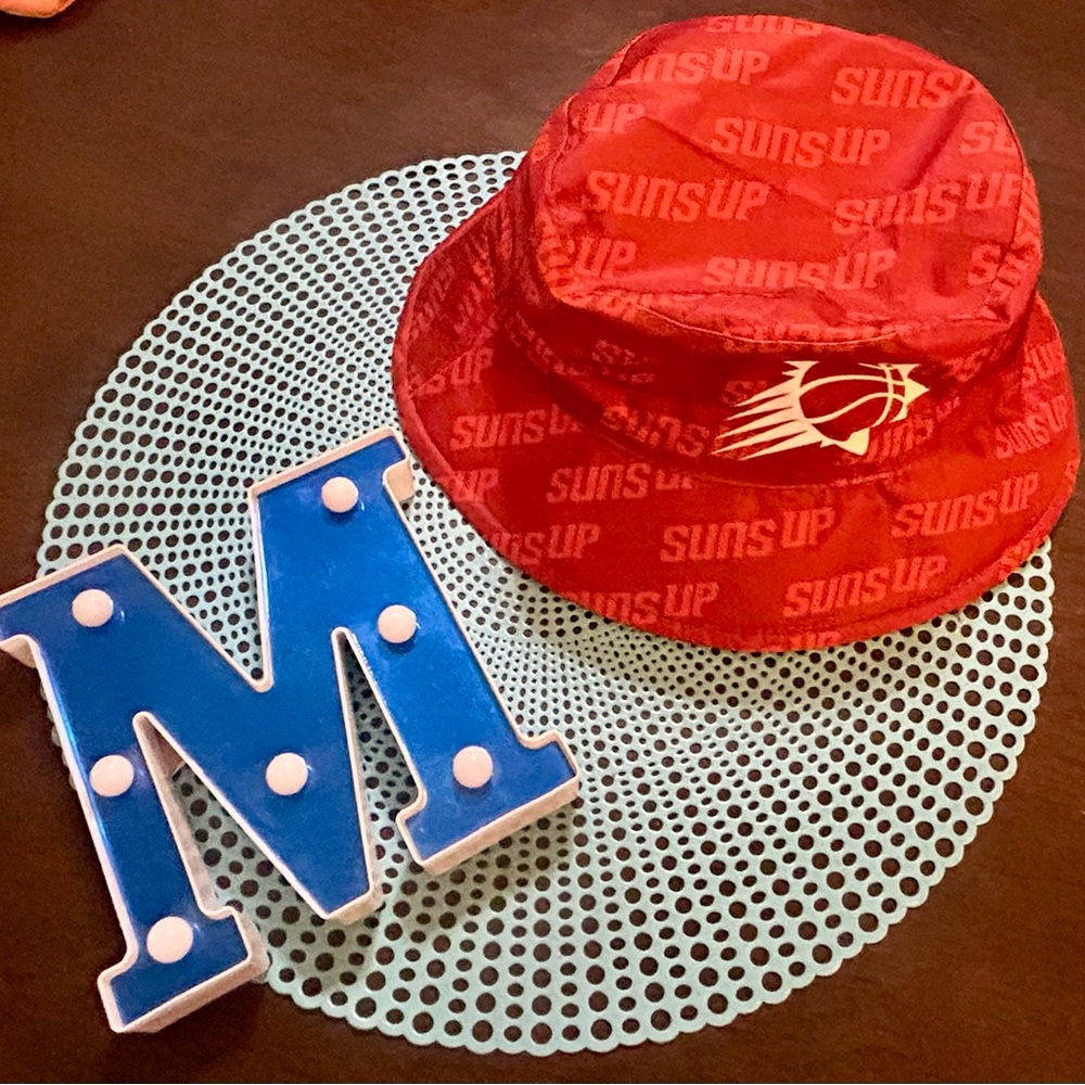 Red Suns Up Bucket Hat; pre-owned,